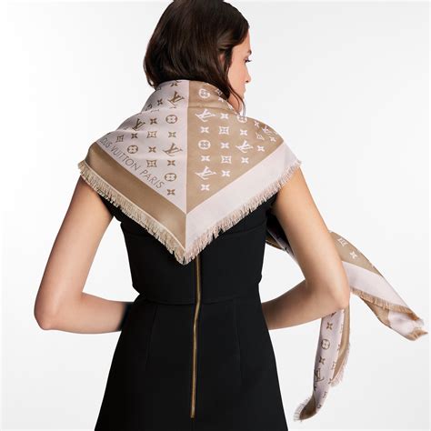 louis vuitton schal um kopf|Louis Vuitton duogram shawl.